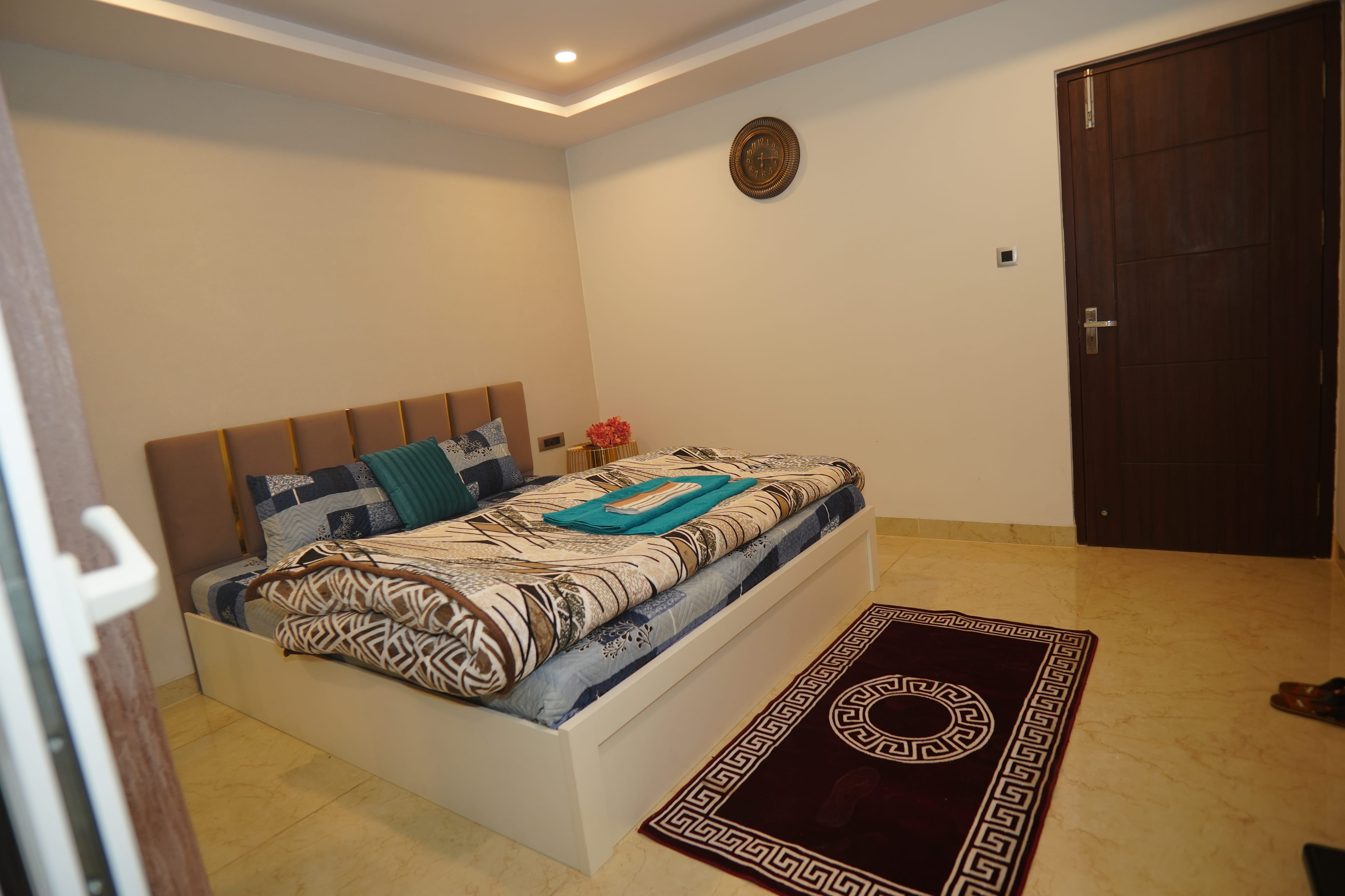 Premium Choice → Grand 6 BHK Mansion